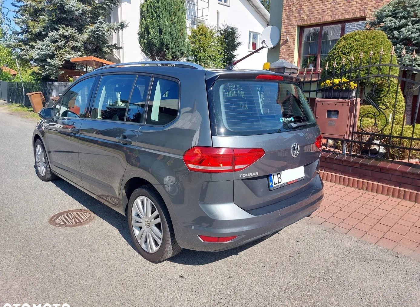 Volkswagen Touran cena 38800 przebieg: 326000, rok produkcji 2016 z Białobrzegi małe 121